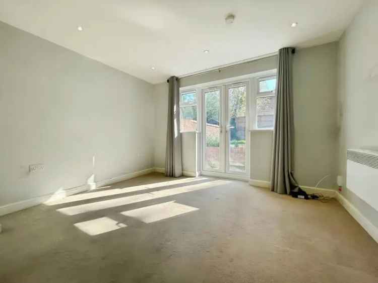 Studio Flat near Bedford Station - Courtyard Garden