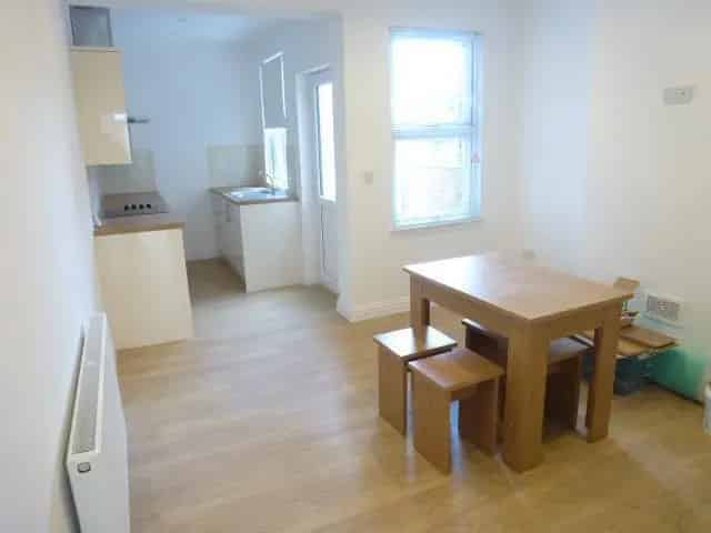 4 Bedroom House with Modern Kitchen and Garden