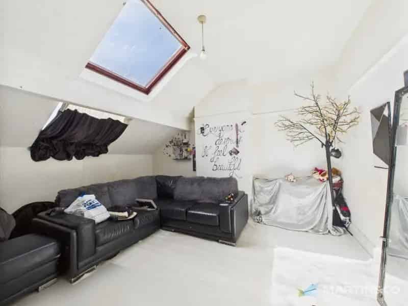 2 bedroom Flat
 For Sale