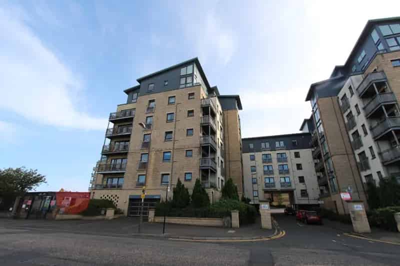 2 Bedroom Flat to Rent August 20 Modern Furnished En-Suite Parking