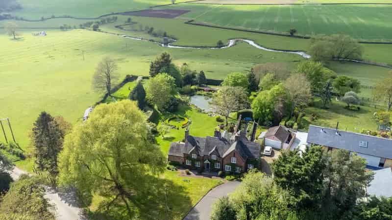 4-Bedroom Detached House with Pool and Orangery