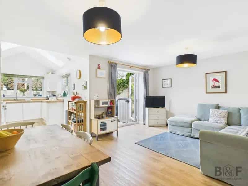 3 Bedroom Detached House For Sale Near St Georges Park