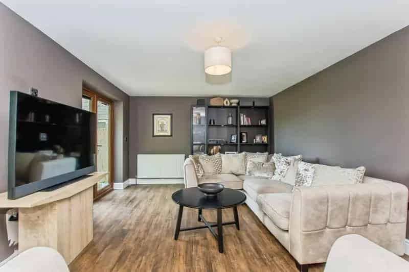 6-Bedroom Detached Home with Private Mooring