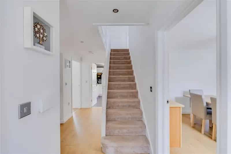 6 bedroom detached house for sale