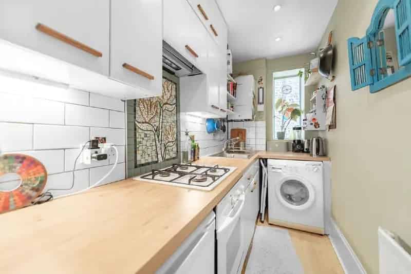 One Bedroom Flat Share of Freehold Communal Patio