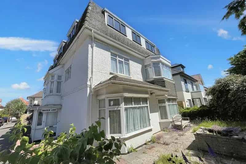 7 Bedroom Detached House For Sale Near Clifftop Shops