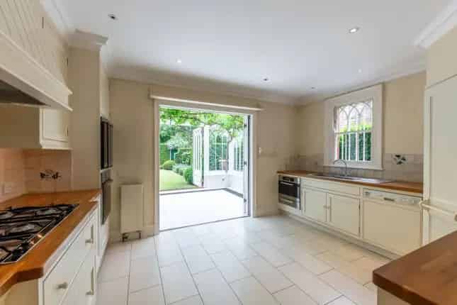 5 Bedroom Family Home - Refurbishment Opportunity