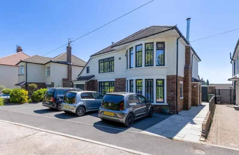 3 Bedroom Detached House for Sale in Llandaff