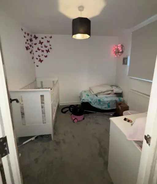 Lovely 2 Bed Flat Recently Decorated Pet Friendly Secure Entry