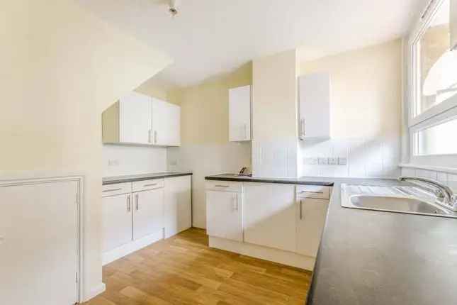 Maisonette to rent in Tottenham Road, De Beauvoir Town, London N1