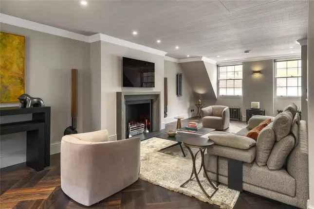 Terraced House for Sale in Cadogan Lane London SW1X