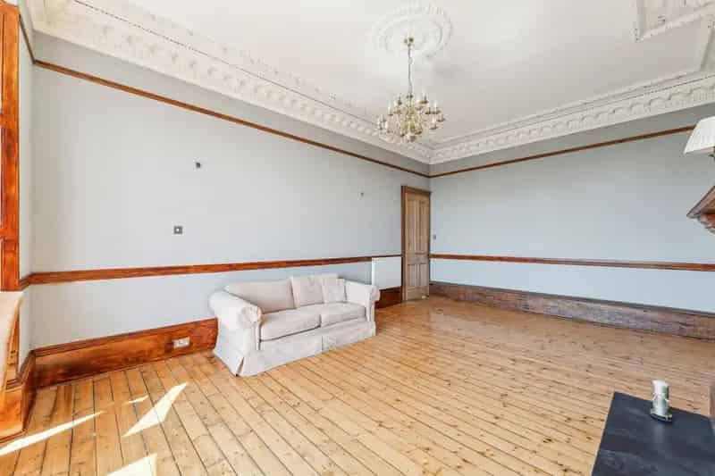 Six Apartment Flat in Glasgow West End with Stunning Views