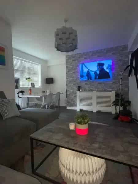 Regent's Park Flat near Camden Oxford Street Newly Decorated