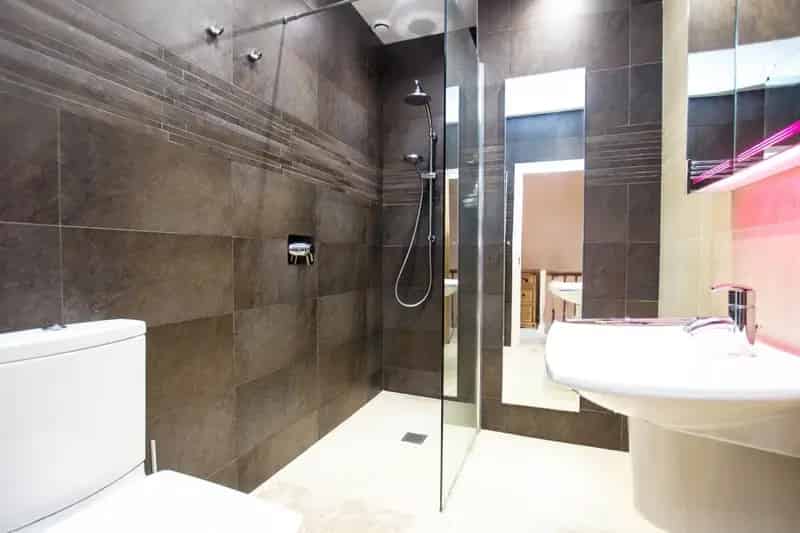 3 bedroom House
 For Sale 
Total Size: 989 SQ FT