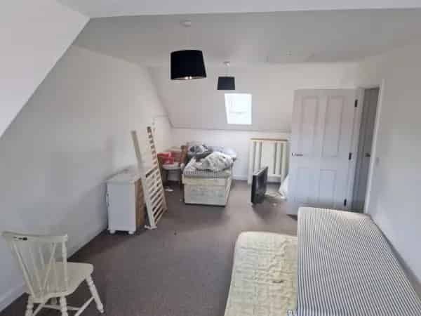 3 Bedroom Townhouse Near Station Shops Schools