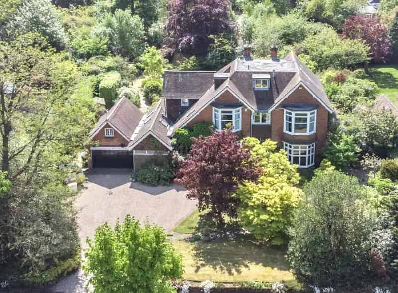 6 Bedroom Detached House for Sale