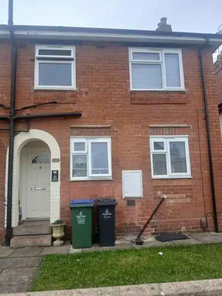 2 Bed Semi Detached House Near Shops