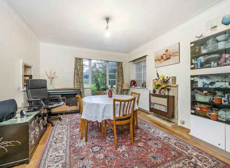 Four Bedroom Detached House Hampstead Garden Suburb