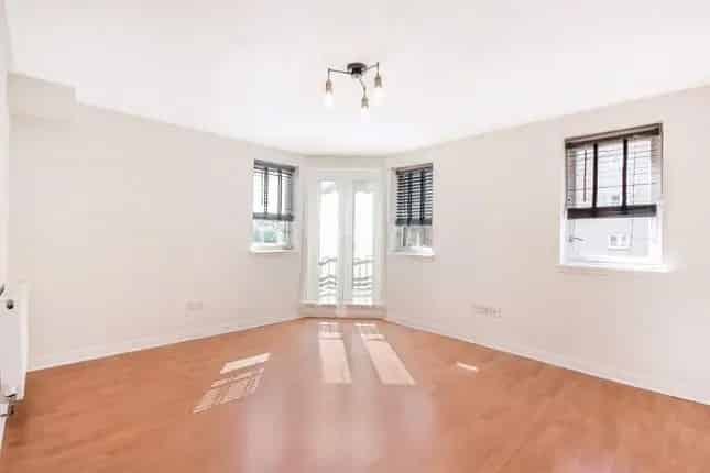 One Bedroom Flat for Sale in Glasgow G21