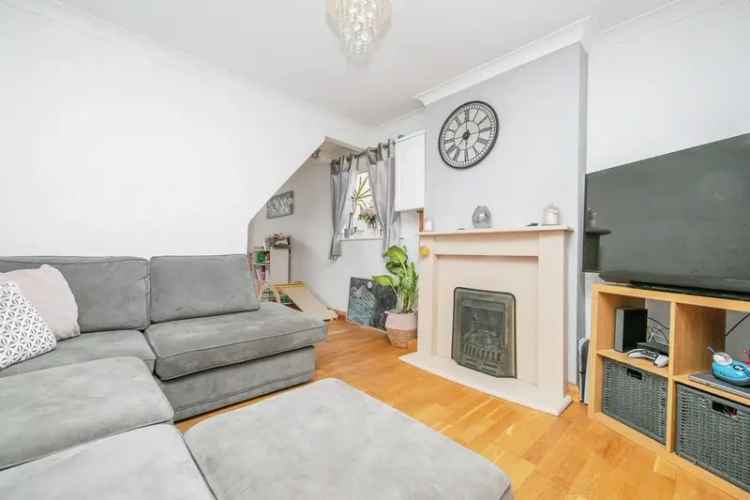 Family Home Two Double Bedrooms Enclosed Garden