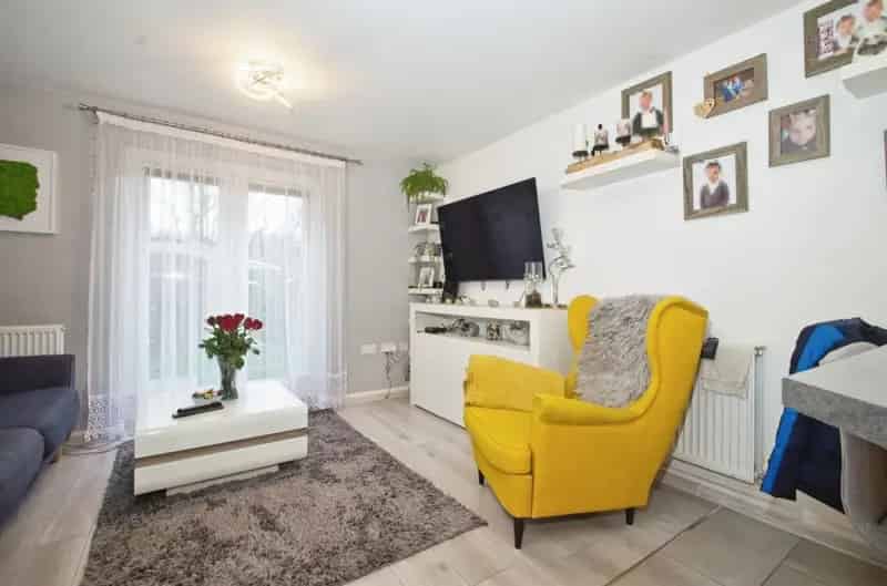 3 Bedroom Townhouse Brackla Modern Family Home