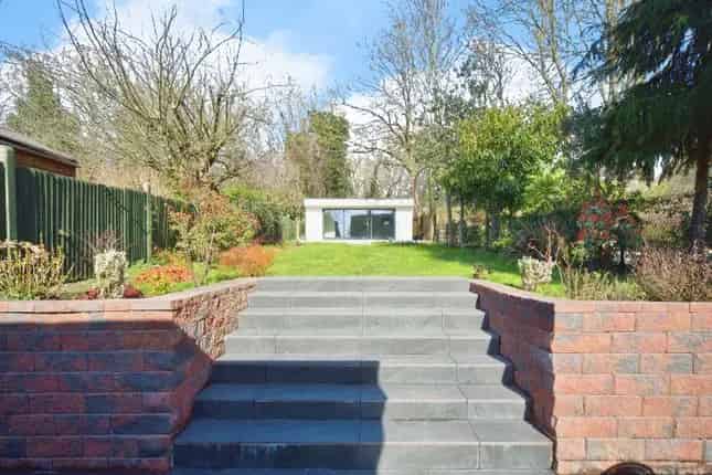 4 Bedroom Semi-Detached House for Sale in Mill Hill