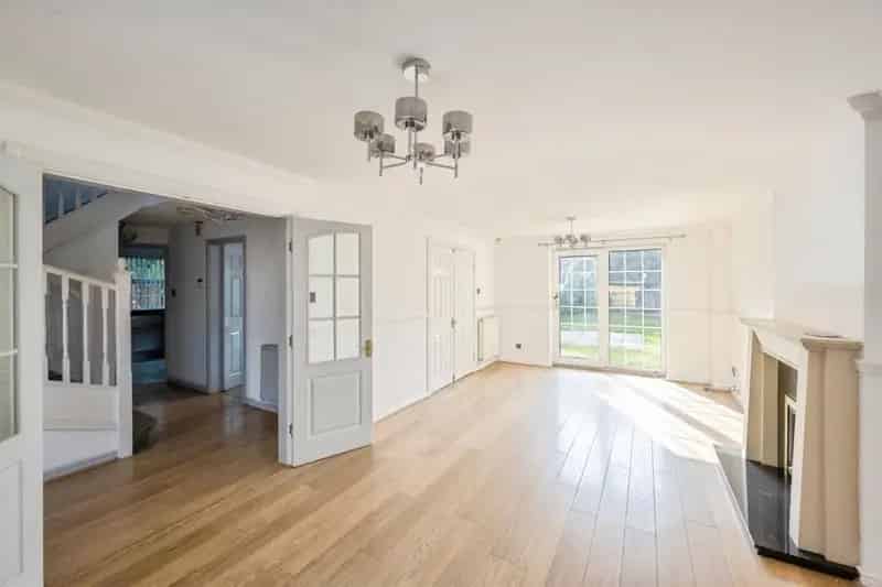 4 Bed Family Home with Double Garage and Gardens