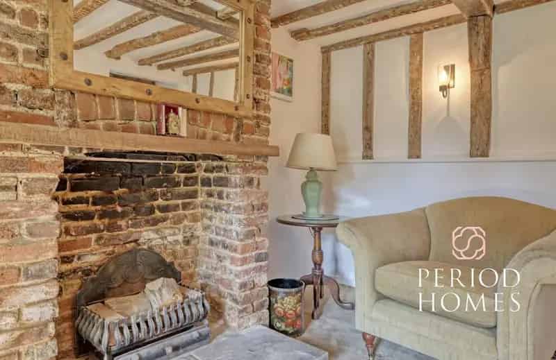 2 Bedroom Grade II Listed Cottage Herongate