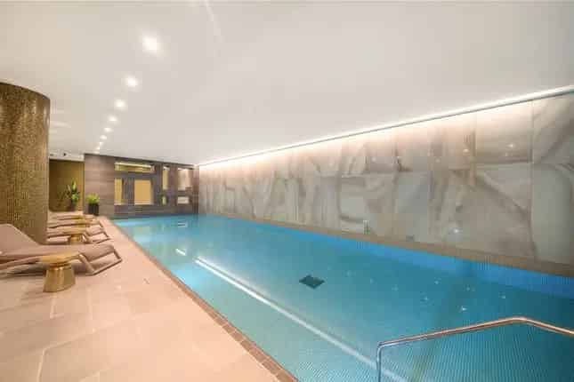 Luxury Townhouse Hampstead Manor 4 Floors 3 En-suite Bedrooms Parking