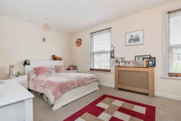 Spacious 3 Bed Semi Detached House Near Sholing Train Station