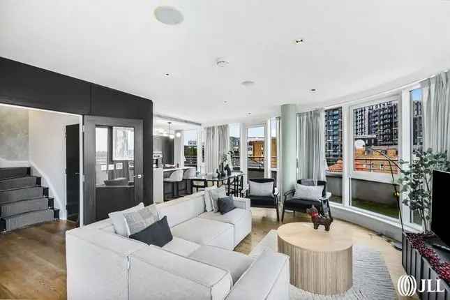 Luxury 3 Bed Duplex Penthouse Kew Bridge 1317 sq ft