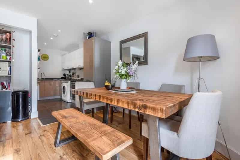 2 Double Bedroom Modern Apartment with Patio Garden in Putney