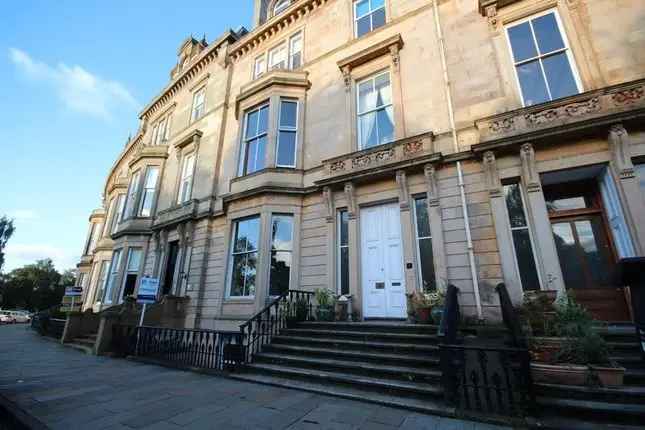 Flat to rent in Park Terrace, Glasgow G3