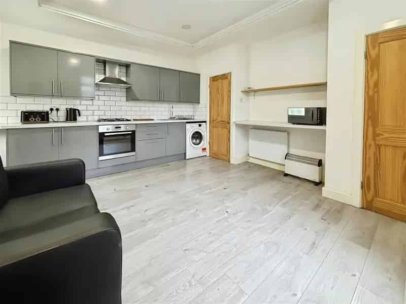 3 Bedroom End Terrace House for Sale No Onward Chain