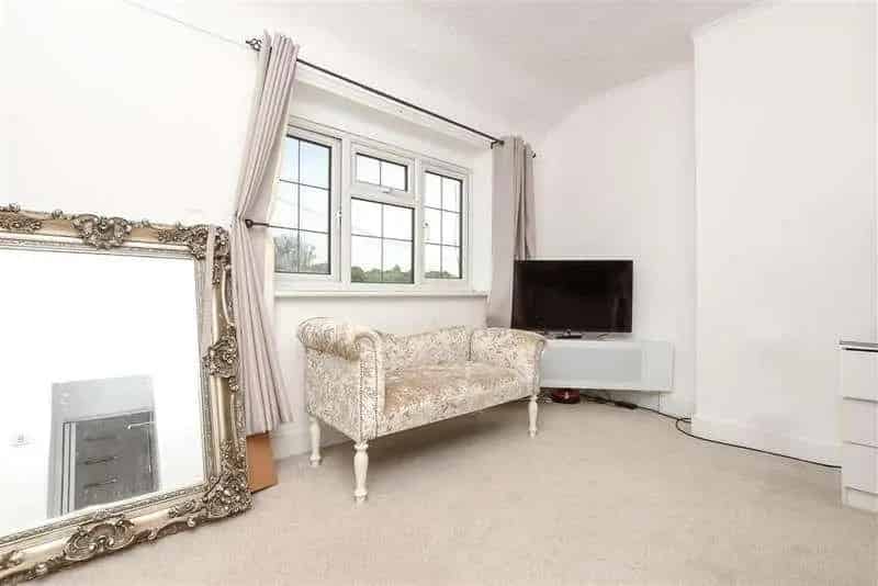 2 Bed House for Sale in Lower Kingswood