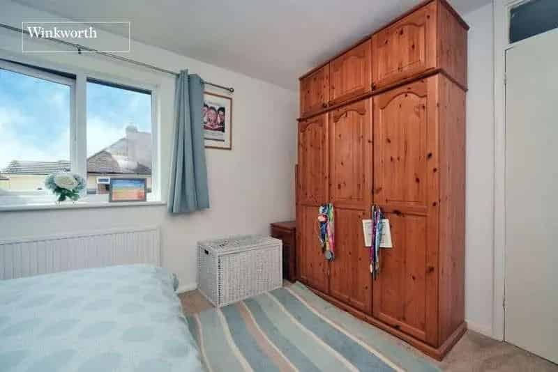1 Bed Flat for Sale in Cheam