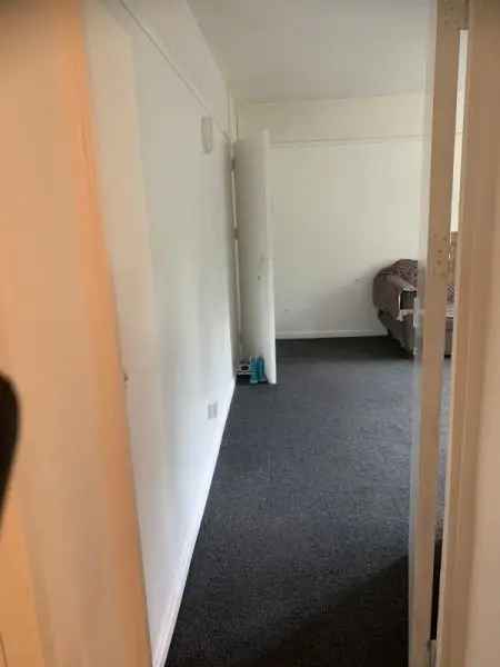 Flat For Rent in Reading, England