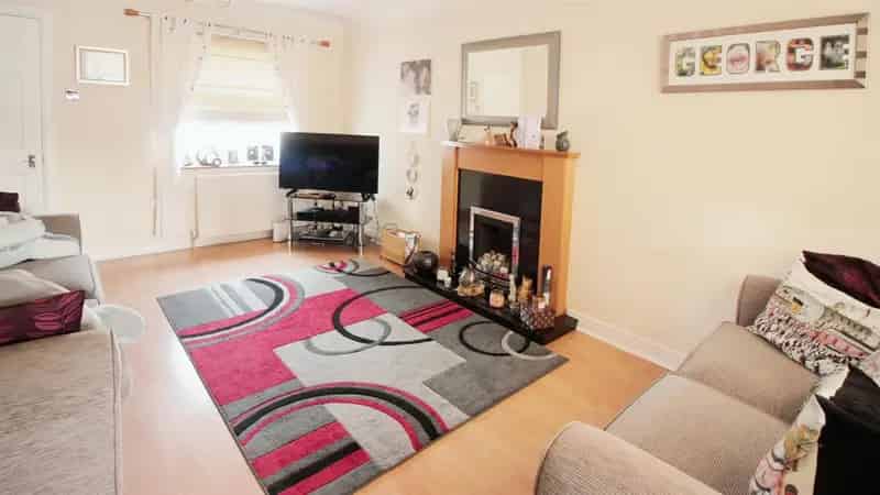 3 Bedroom Detached House to Rent Ample Parking Family Home