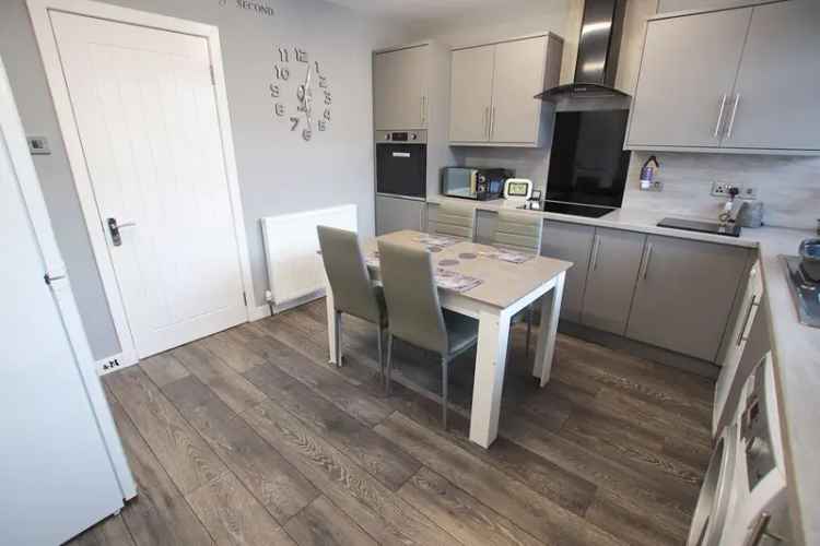 Modern 2-Bed End-Terraced House in Huntly