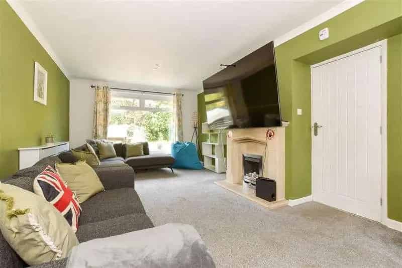 5 bed house for sale