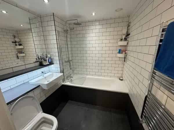 Beautiful 2 Bed New Build Apartment Near Romford and Hornchurch