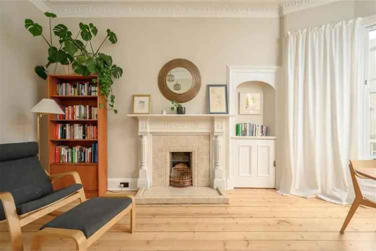 3 Bed Flat Trinity - First Floor Flat with Period Features