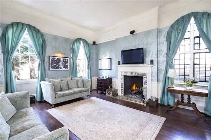 7 Bedroom Grade II Listed Georgian House Reigate