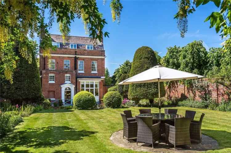 7 Bedroom Detached House For Sale in Reigate