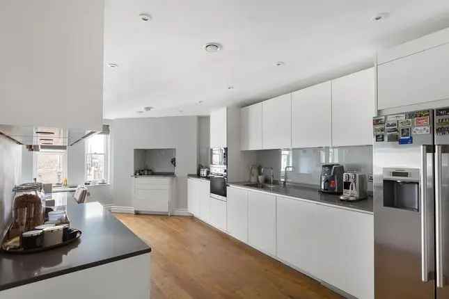 Luxury 4-Bedroom Penthouse Kensington High Street London
