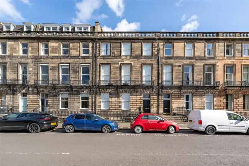3 Bedroom Apartment for Sale in Edinburghs West End