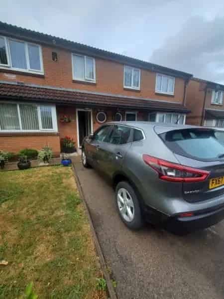 4 Bedroom House Near City Centre Large Garden Driveway