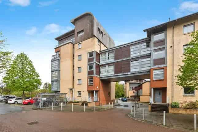 3 Bedroom Maisonette for Sale Glasgow G5
