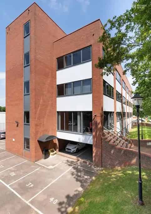 Office Building with Residential Conversion Potential in Stevenage