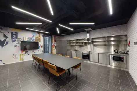 1 Room 46m² Flat Manchester Apartment Shared Kitchen and Bathroom